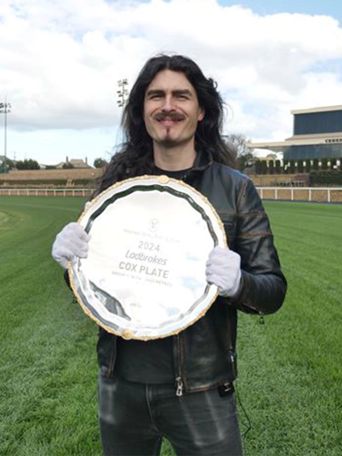 1260x940_0000_thirsty-merc-cox-plate